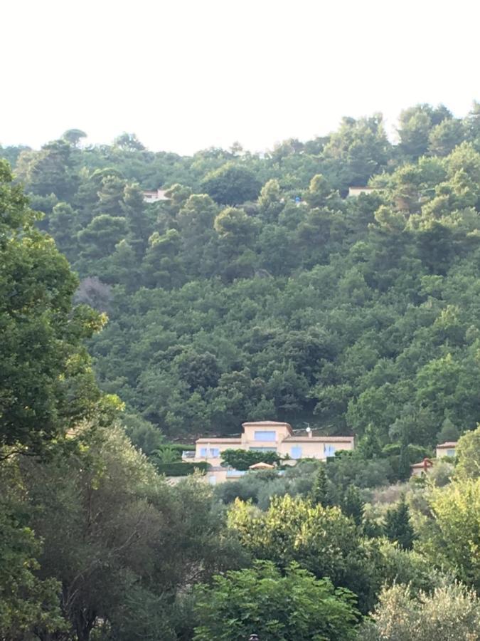 Les Volets Bleus Hotell Spéracèdes Exteriör bild