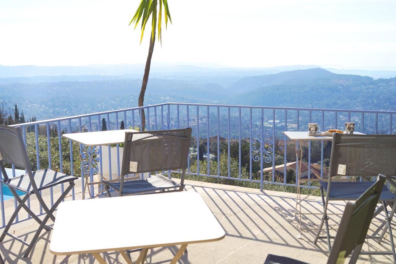 Les Volets Bleus Hotell Spéracèdes Exteriör bild