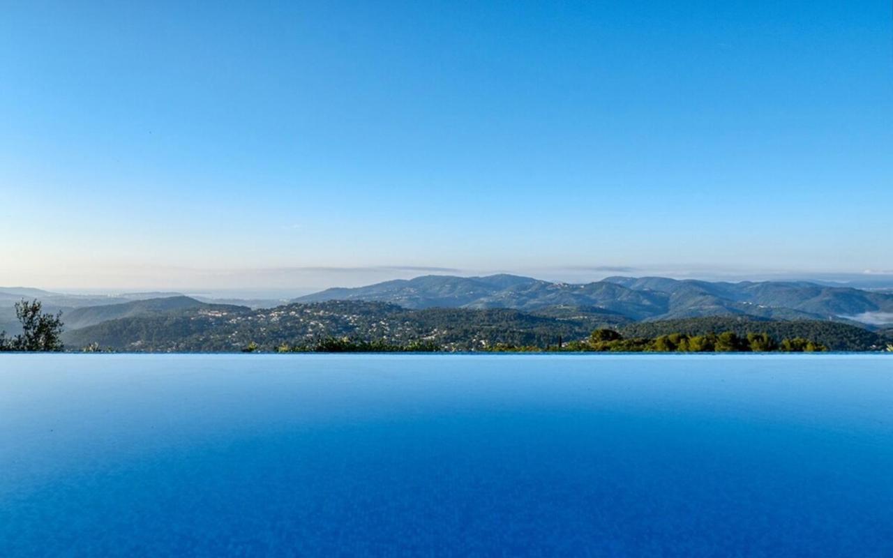 Les Volets Bleus Hotell Spéracèdes Exteriör bild