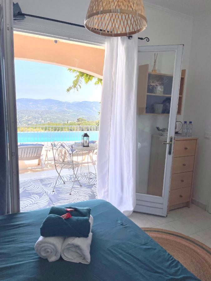 Les Volets Bleus Hotell Spéracèdes Exteriör bild