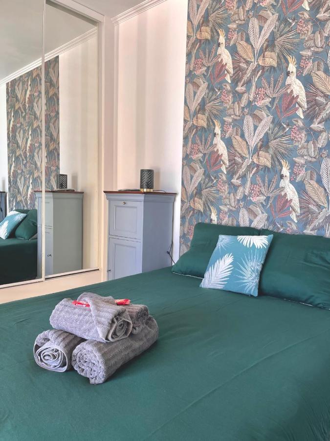 Les Volets Bleus Hotell Spéracèdes Exteriör bild
